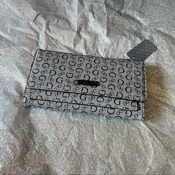 - Guess wallet - Picture 1 of 6